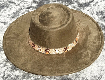 FlatBoater Widebrim Animal Print Hat - AccessorizmeeWholesale