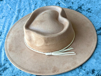 Heart Widebrim Vegan Fedora Hat - AccessorizmeeWholesale