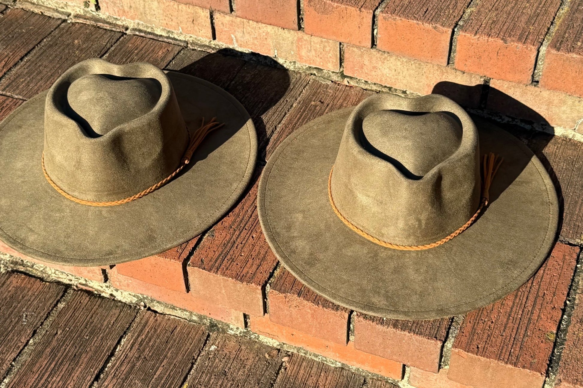 Heart Widebrim Vegan Fedora Hat - AccessorizmeeWholesale