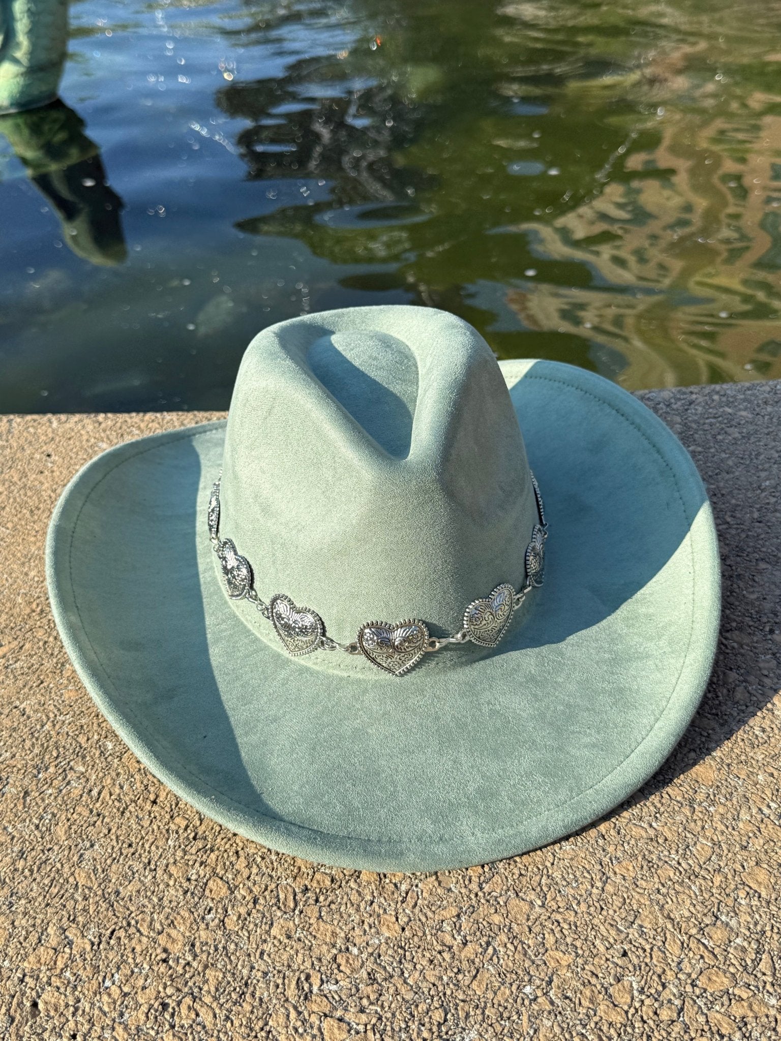 Heartbreaking Suede Cowboy Hat - AccessorizmeeWholesale