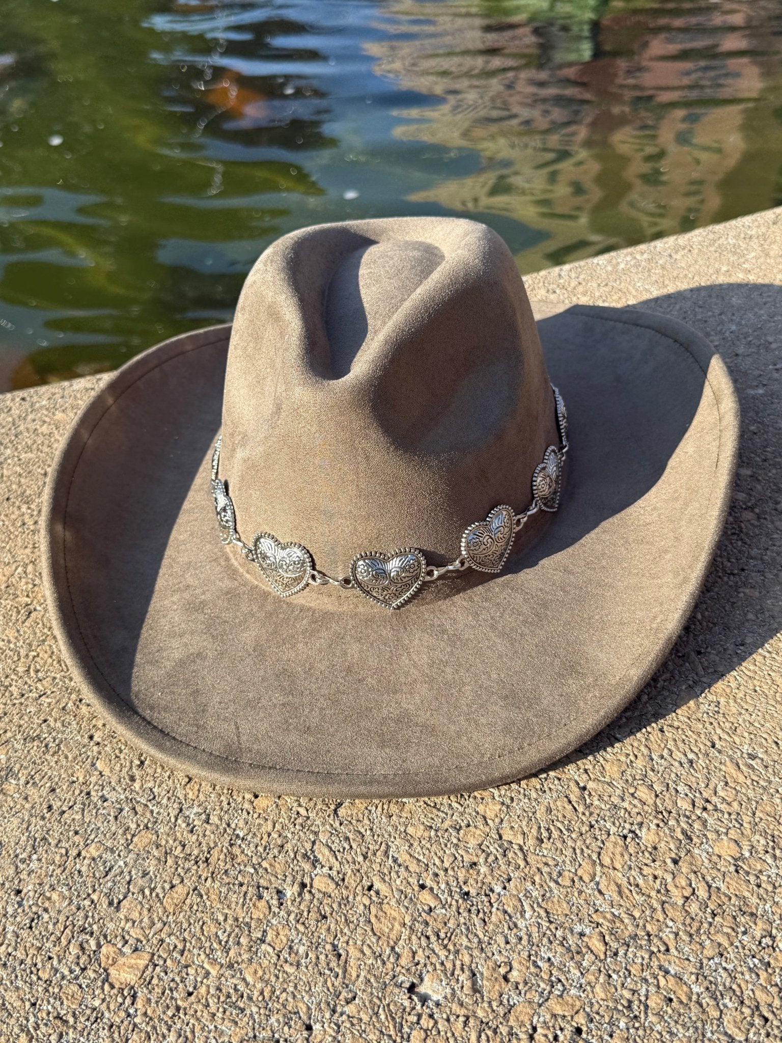 Heartbreaking Suede Cowboy Hat - AccessorizmeeWholesale