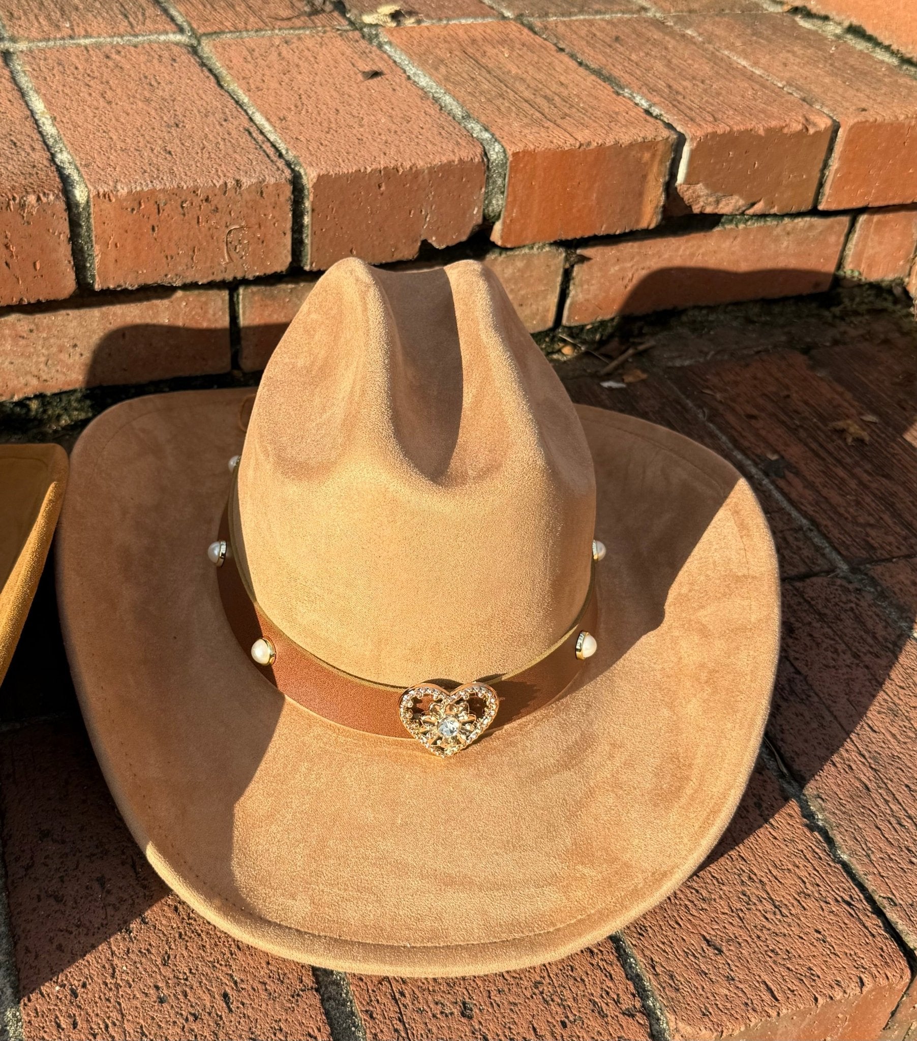 Premium Heart Thud Suede pinched Cowboy Hat - AccessorizmeeWholesale