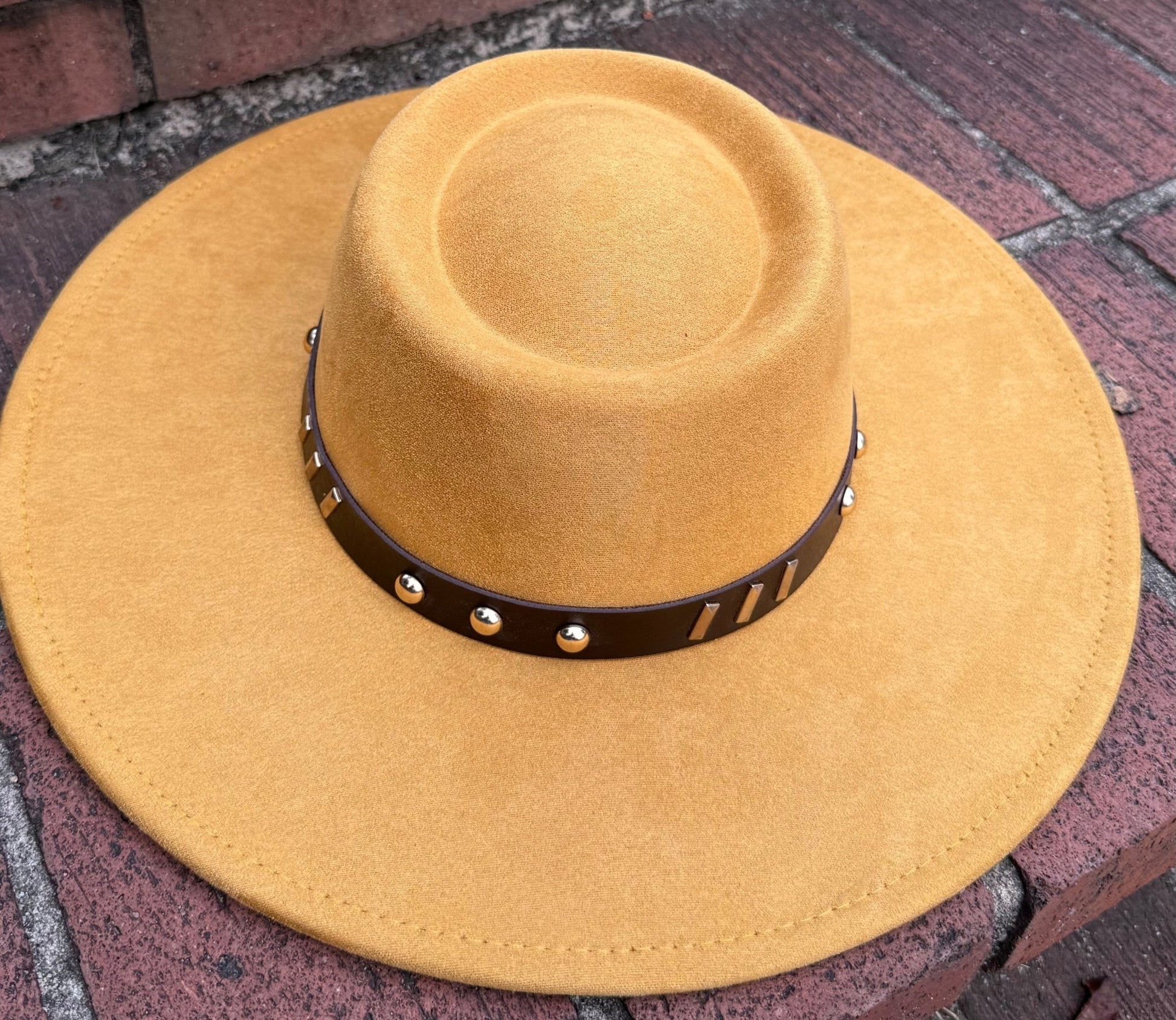 Round Boater Brim Striker Studded Hat - AccessorizmeeWholesale