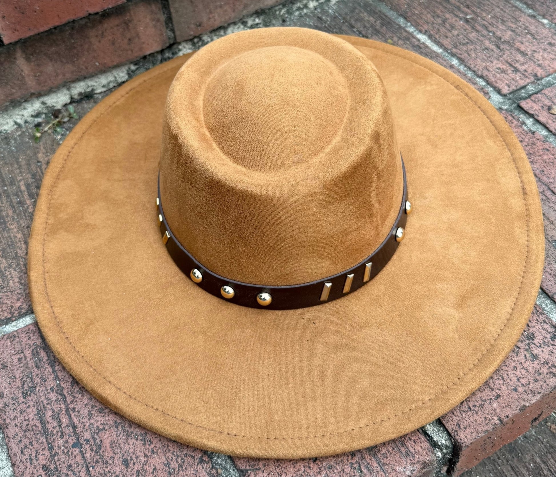 Round Boater Brim Striker Studded Hat - AccessorizmeeWholesale