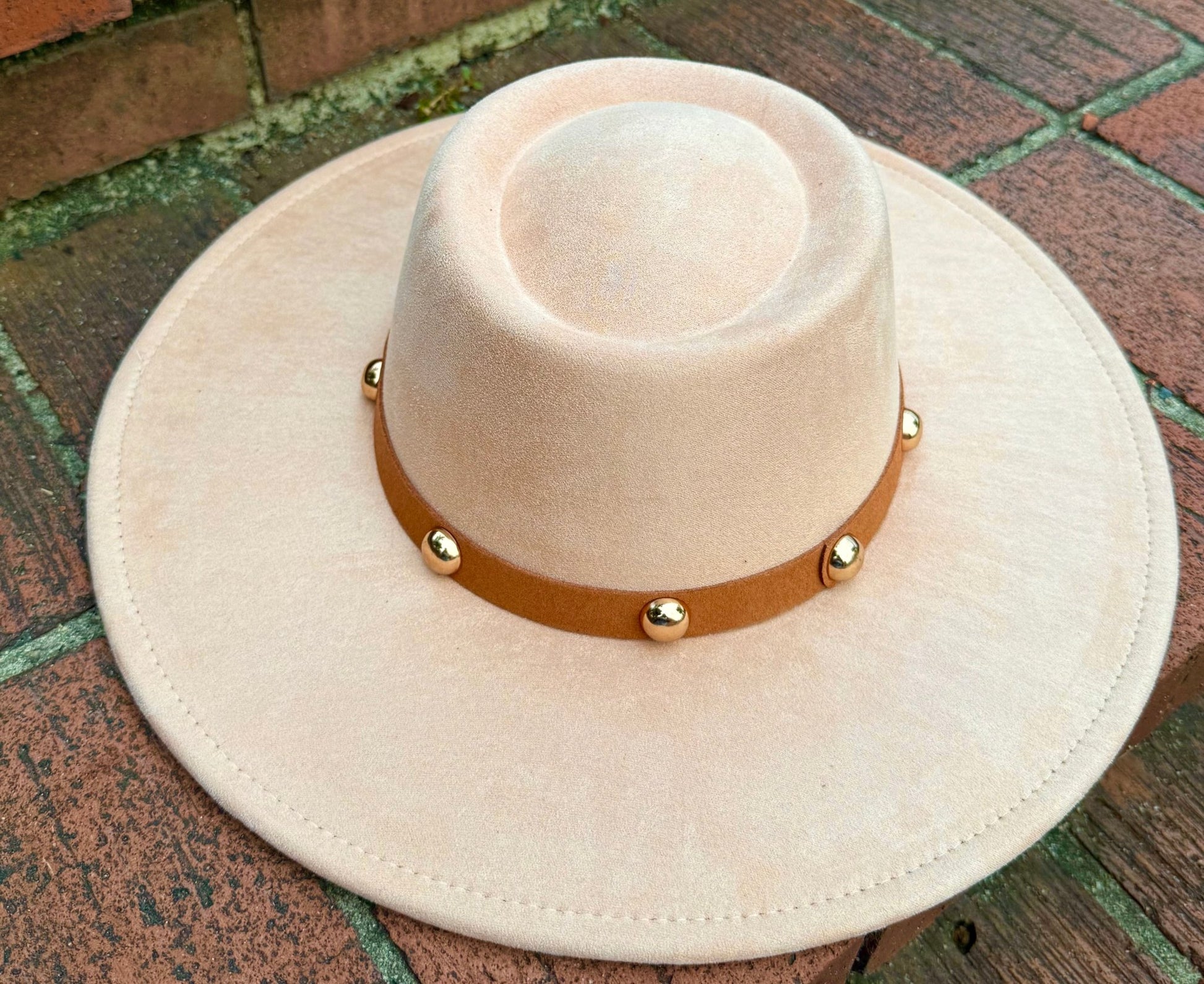 Round Boater Brim Studded Hat - AccessorizmeeWholesale