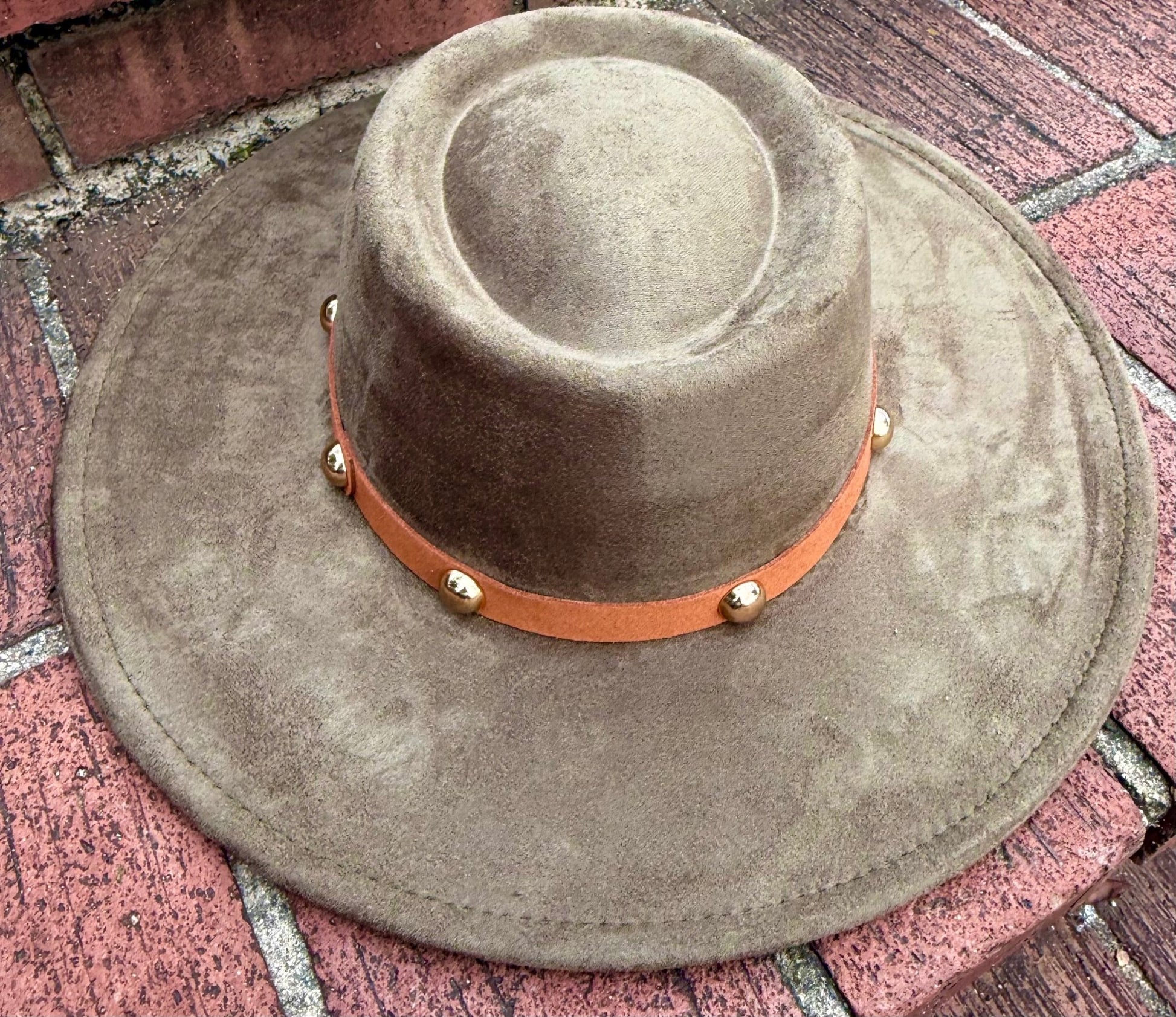 Round Boater Brim Studded Hat - AccessorizmeeWholesale