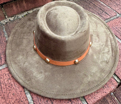 Round Boater Brim Studded Hat - AccessorizmeeWholesale