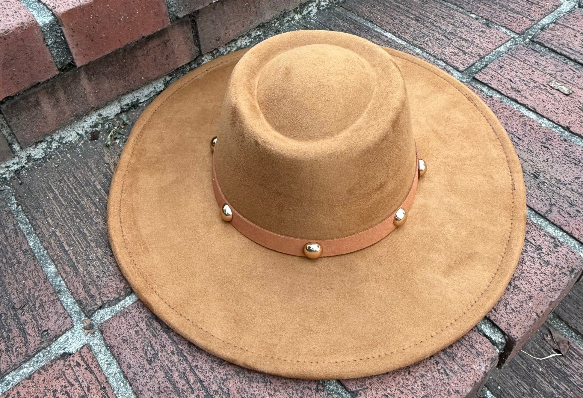 Round Boater Brim Studded Hat - AccessorizmeeWholesale