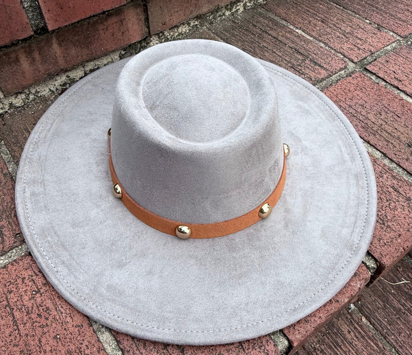 Round Boater Brim Studded Hat - AccessorizmeeWholesale
