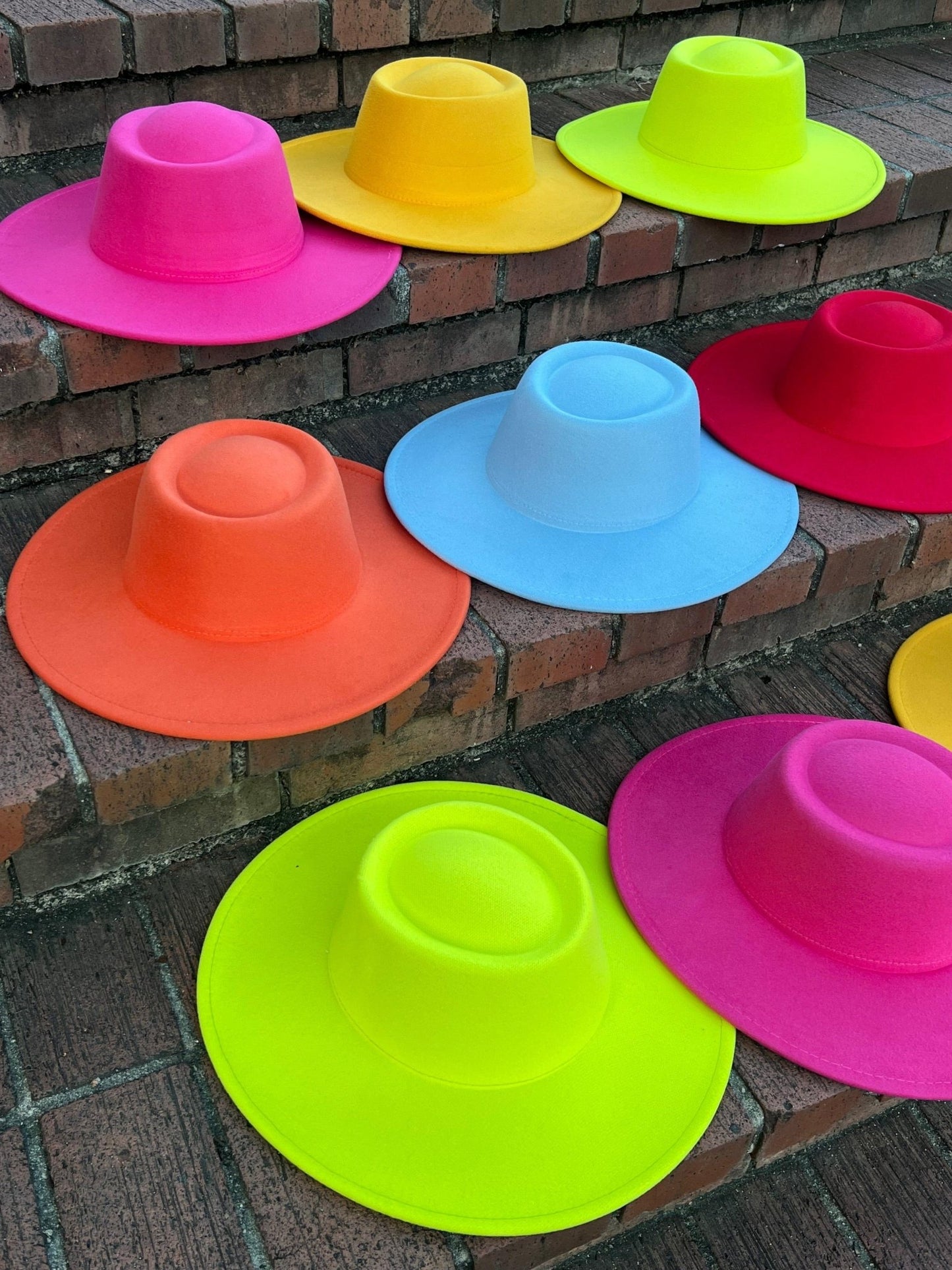 Round Wide Brim Fedora - AccessorizmeeWholesale